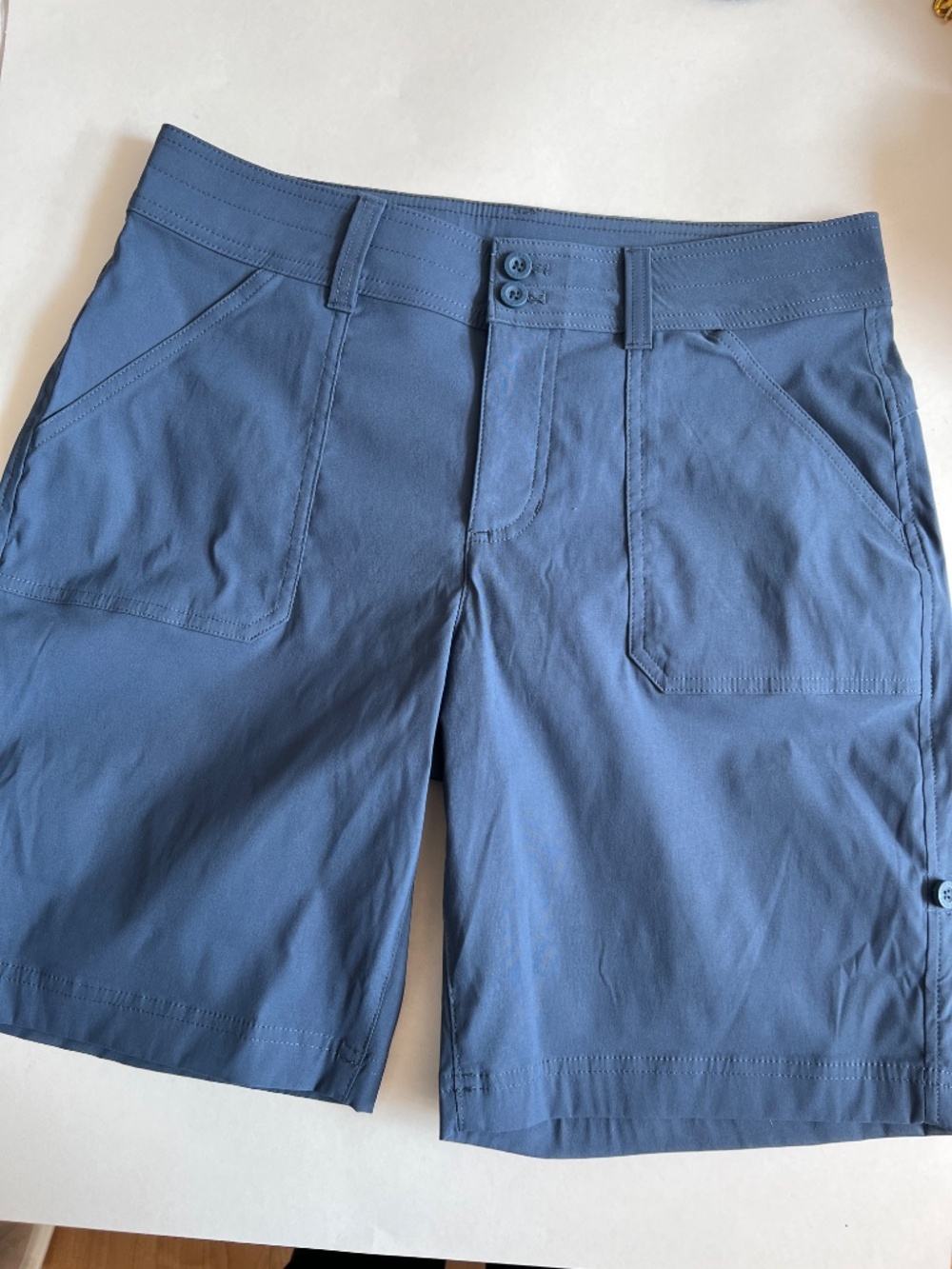 Eddie Bauer Bermuda Shorts Rolled Hem Size 8 Blue 95% Nylon Zip Back Pockets